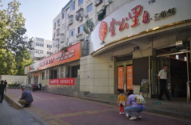 東莞服裝貨架廠家：社區(qū)生鮮店與傳統(tǒng)農(nóng)貿(mào)市場(chǎng)PK 消費(fèi)者更認(rèn)可誰(shuí)